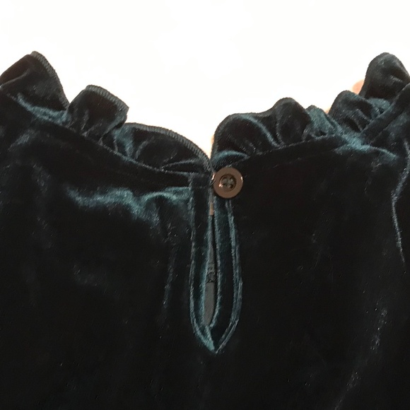 Green velvet long sleeved top embellished with ruffles at wrists & collar (L) - Picture 14 of 16